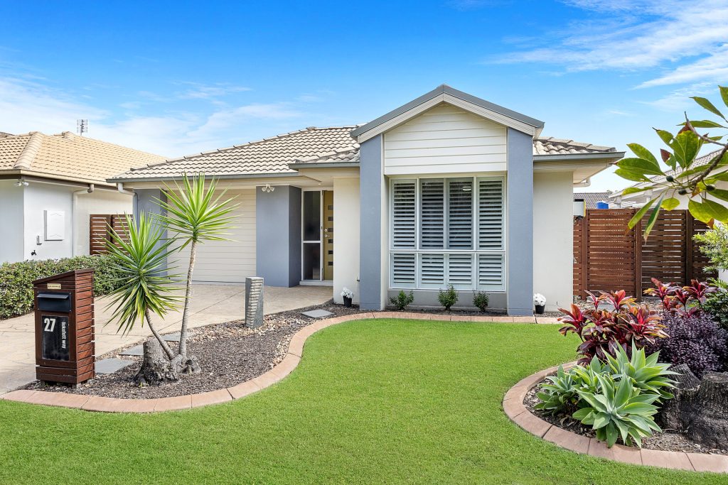 27 Liekefett Way, Little Mountain QLD 4551 - photo 5
