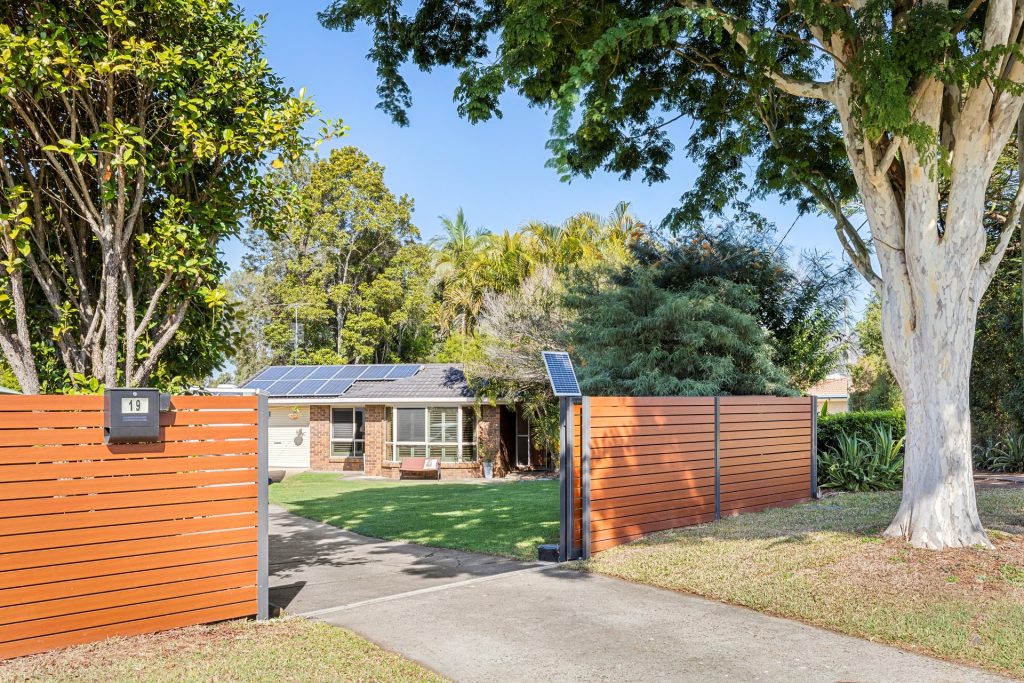 19 Arcadia Drive, Beerwah QLD 4519 - photo 3
