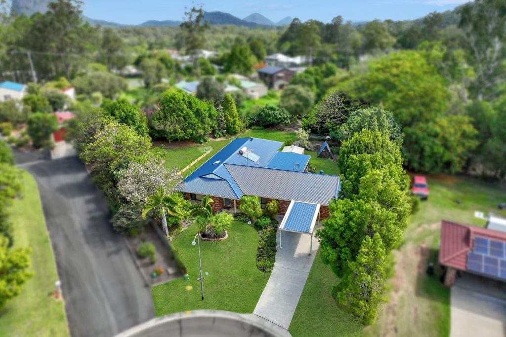 5 Henry Court, Glass House Mountains QLD 4518 - photo 2