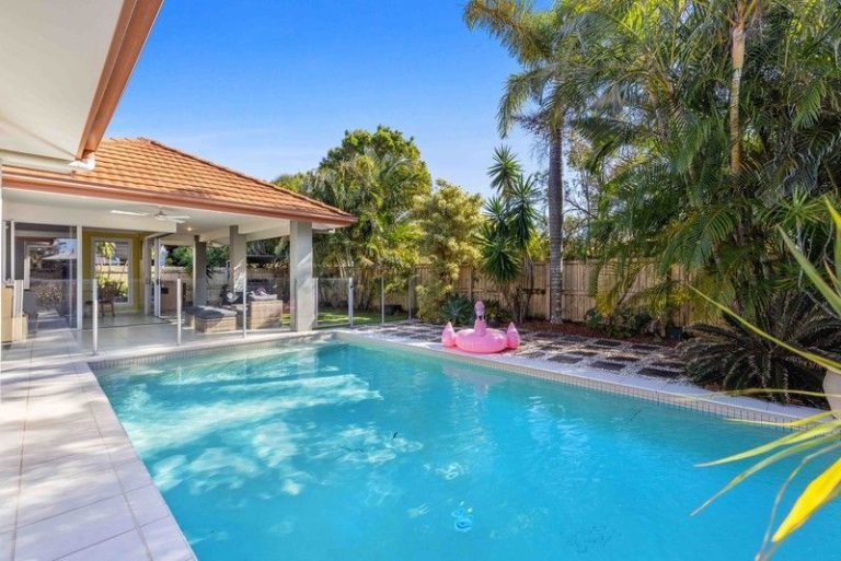 18 Madagascar Court, Kawana Island