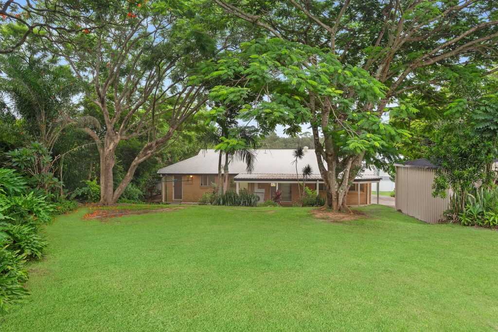 32 Hillside Road, Glass House Mountains QLD 4518 - photo 12