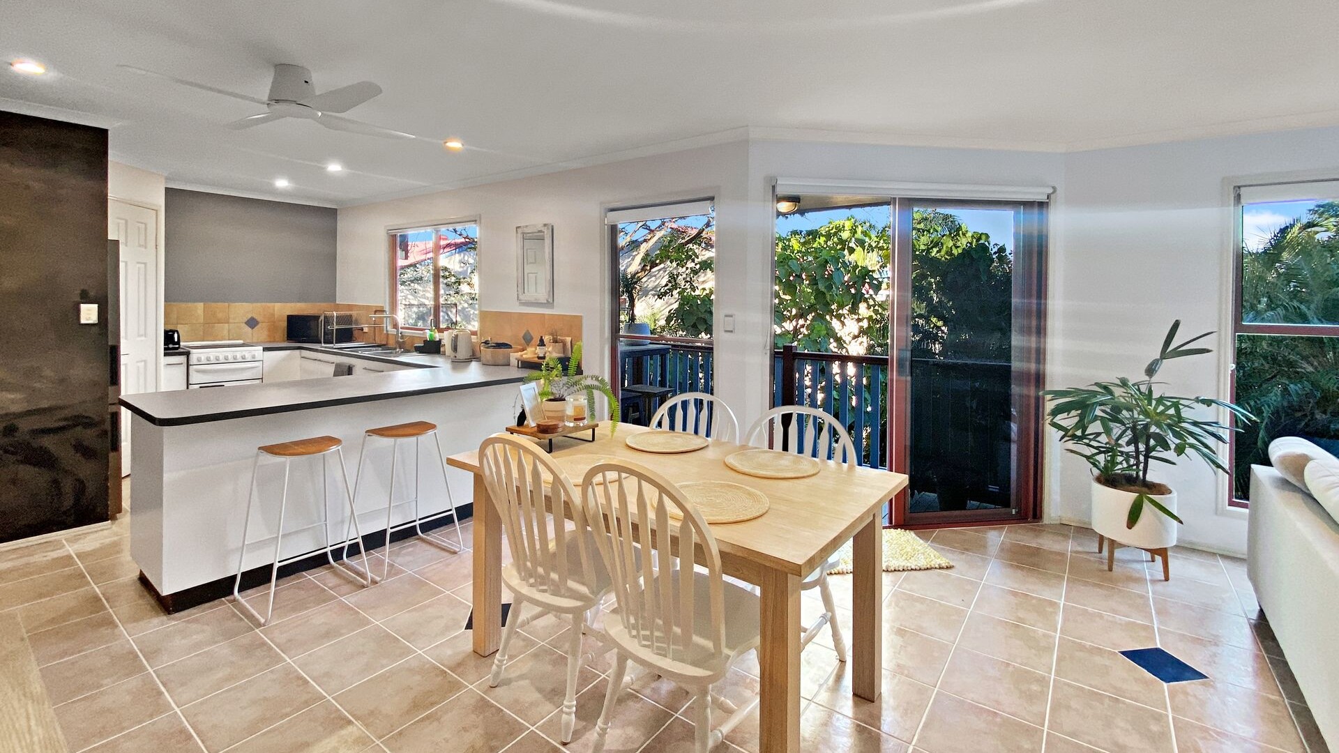 7/5 Barnes Drive, Buderim QLD 4556 - photo 2