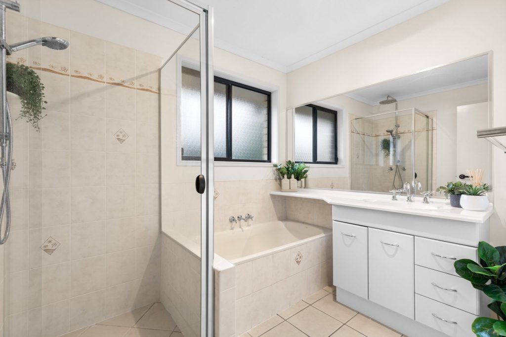 2 Layt Court, Landsborough QLD 4550 - photo 11