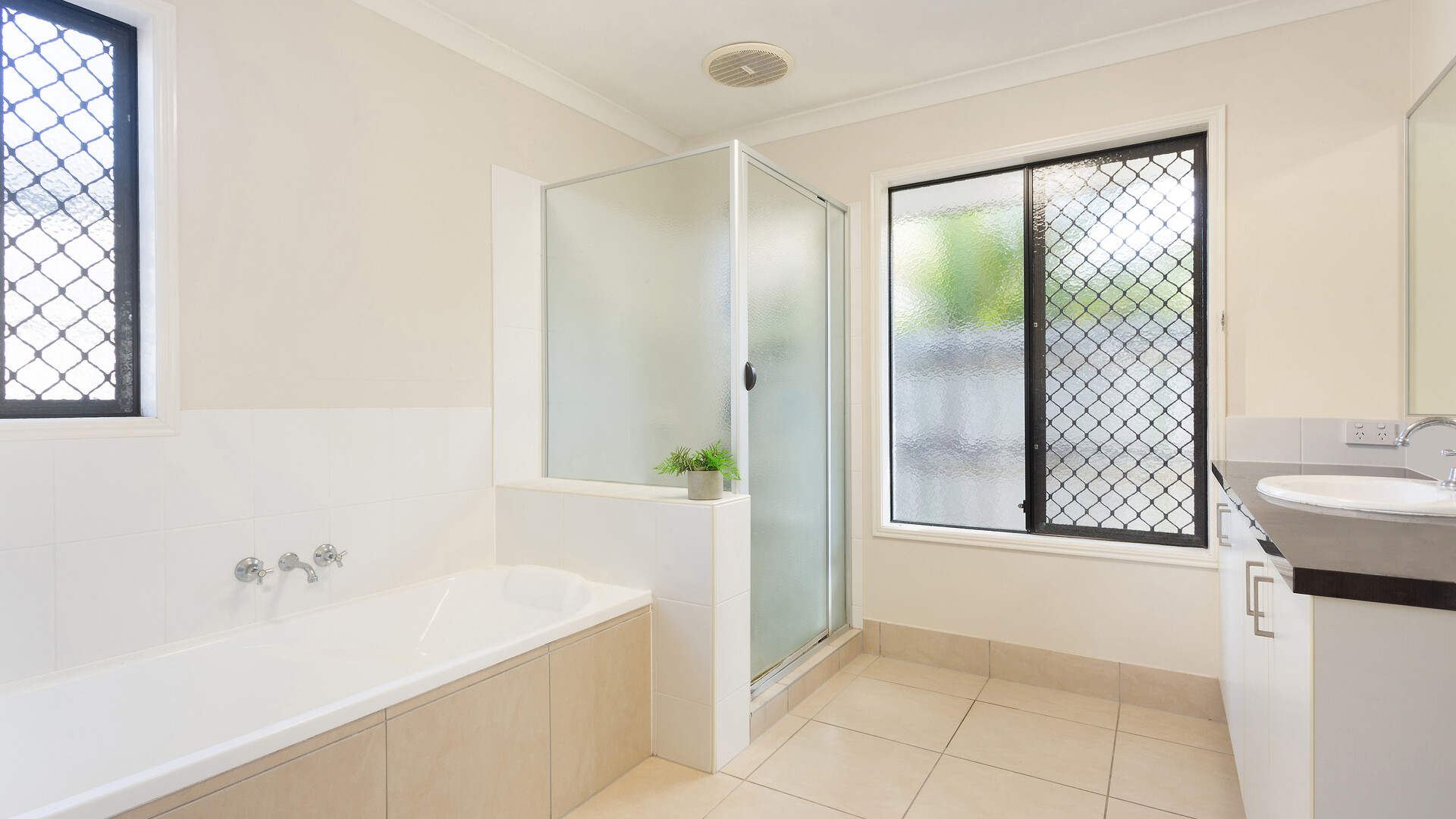 30 Latimer Crescent, Sippy Downs QLD 4556 - photo 10