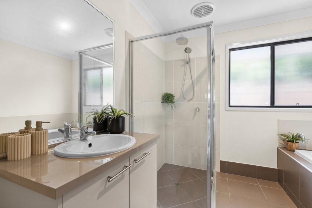 7 Sairs Street, Glass House Mountains QLD 4518 - photo 11