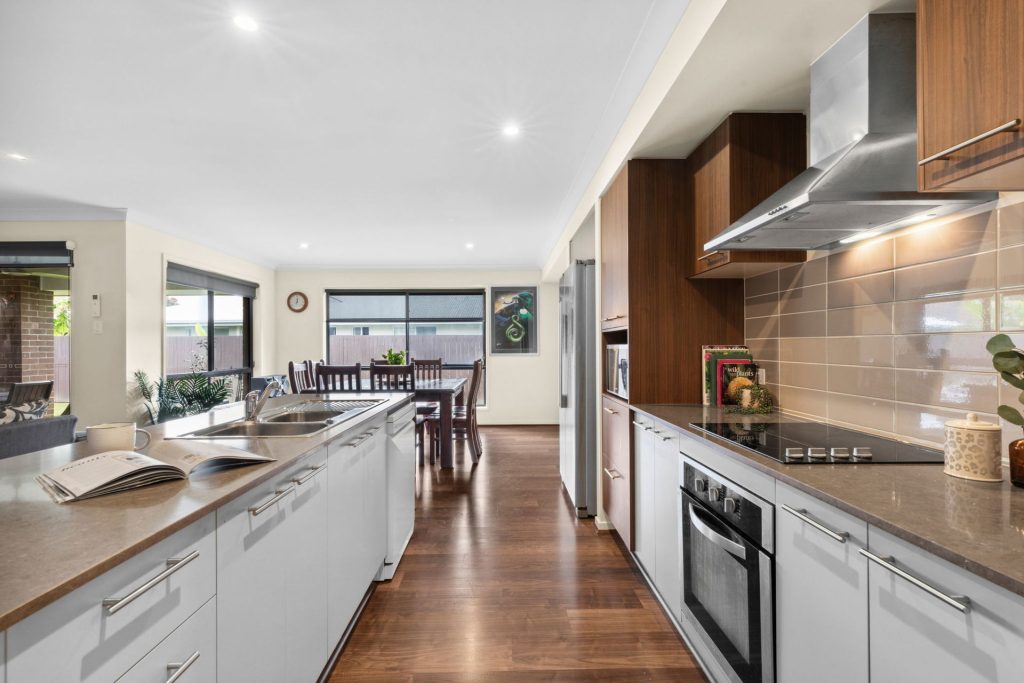 7 Sairs Street, Glass House Mountains QLD 4518 - photo 4