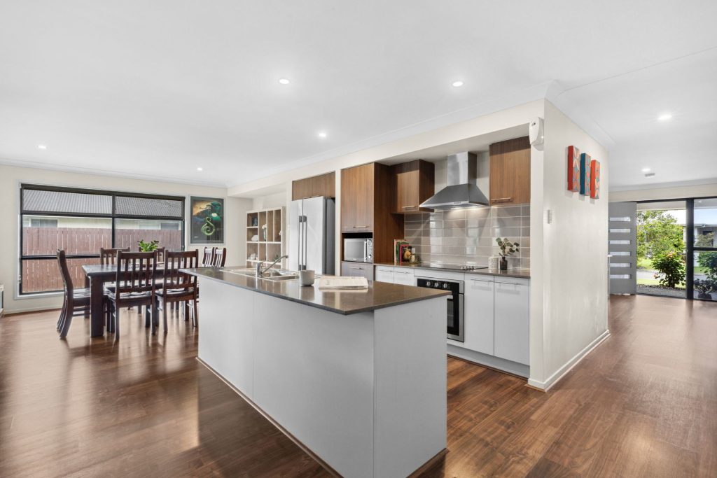 7 Sairs Street, Glass House Mountains QLD 4518 - photo 5