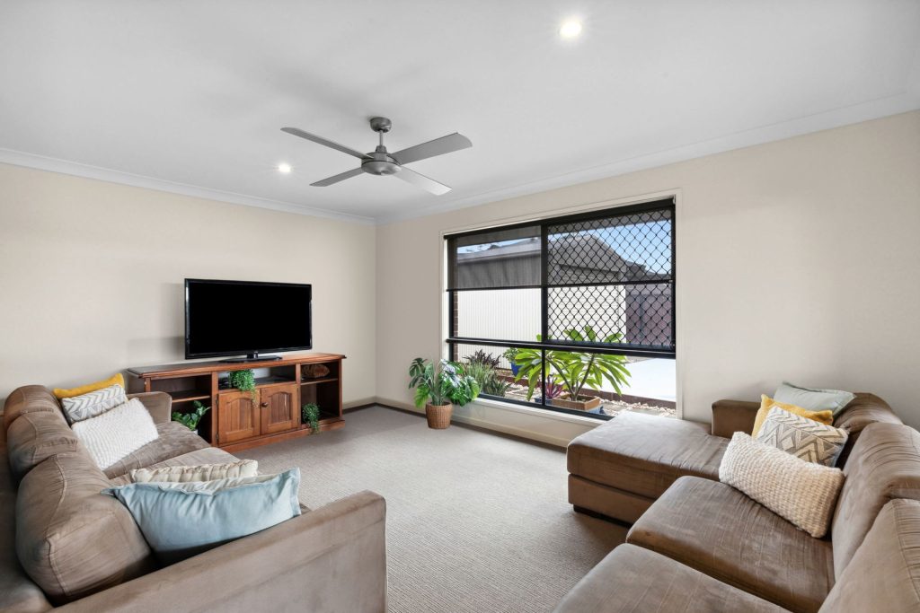 7 Sairs Street, Glass House Mountains QLD 4518 - photo 9