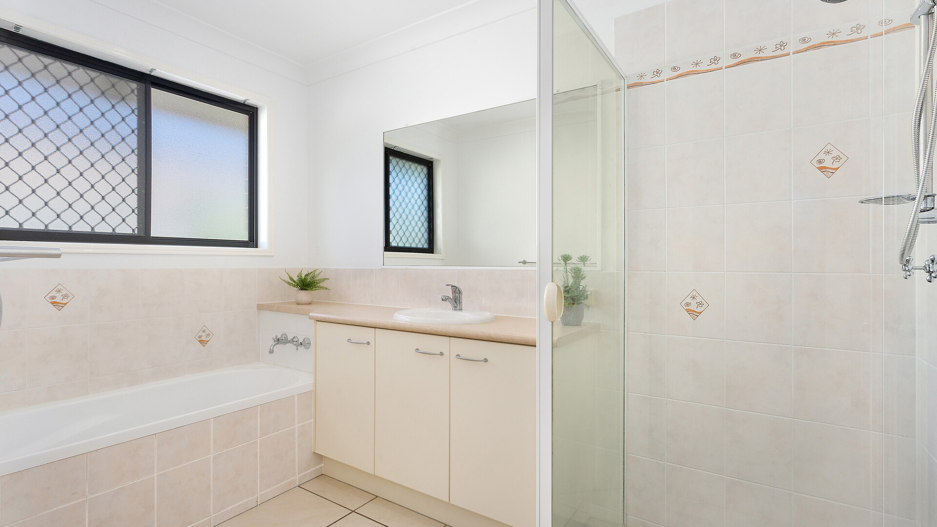 15 Mowburra Place, Caloundra West QLD 4551 - photo 12