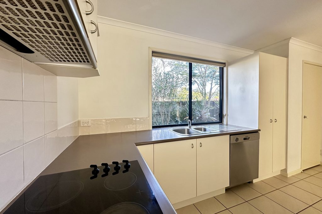 12/2a Swan Street, Beerwah QLD 4519 - photo 4