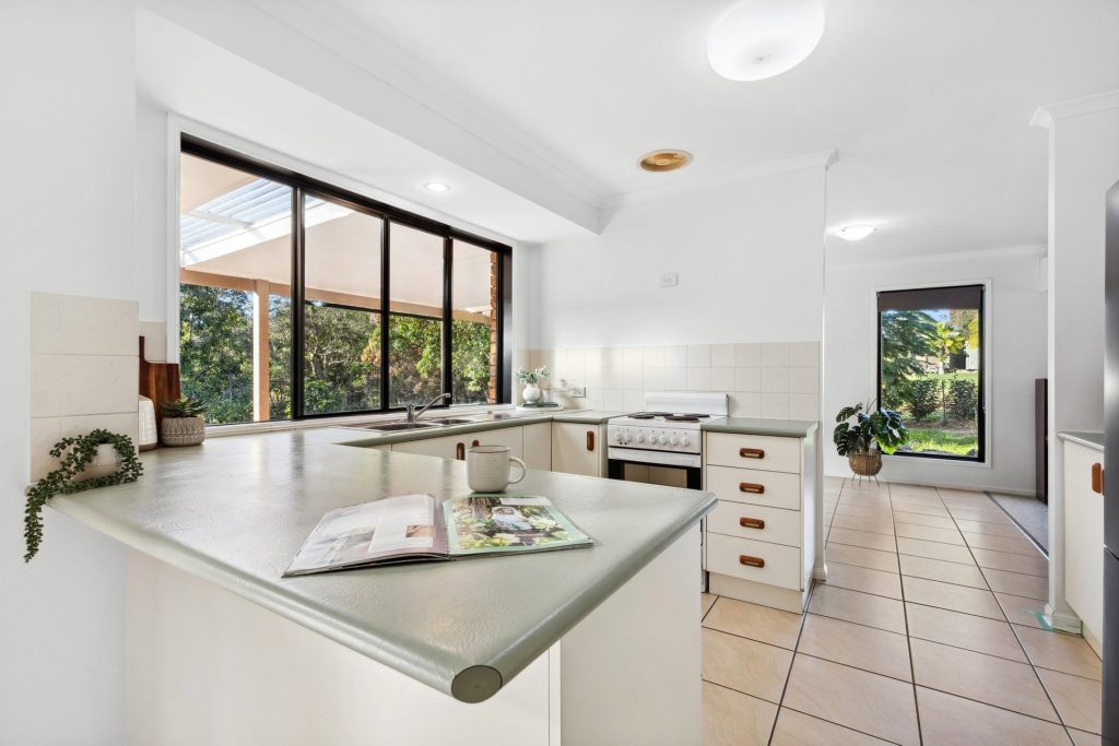 20 Pinelands Drive, Beerwah QLD 4519 - photo 4