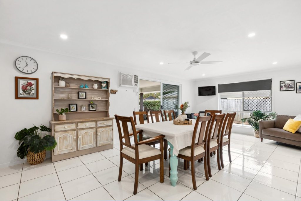 10 Heights Road, Beerwah QLD 4519 - photo 4