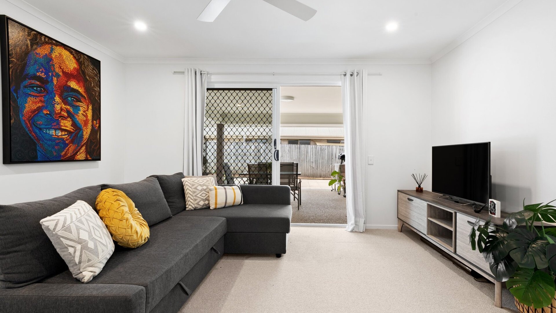 10 Heights Road, Beerwah QLD 4519 - photo 8