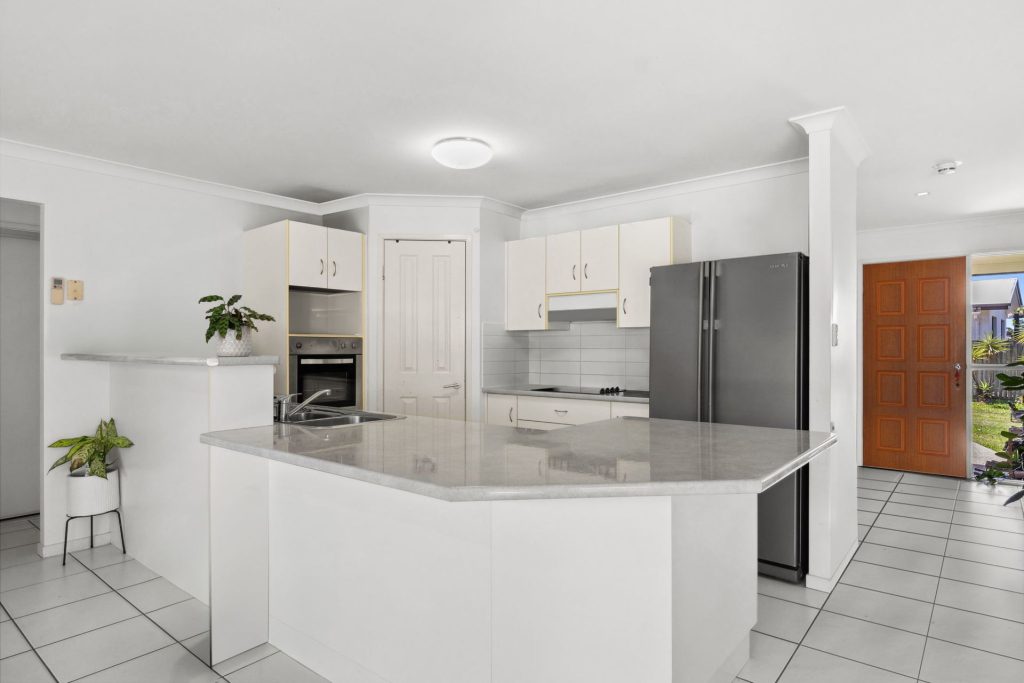 5 Pacific Place, Beerwah QLD 4519 - photo 4