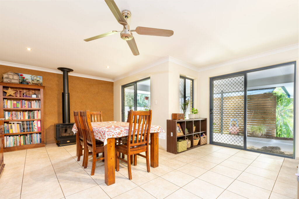 8 Sapphire Court, Beerwah QLD 4519 - photo 2