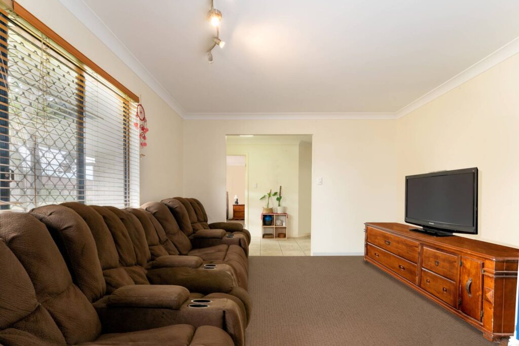 8 Sapphire Court, Beerwah QLD 4519 - photo 3
