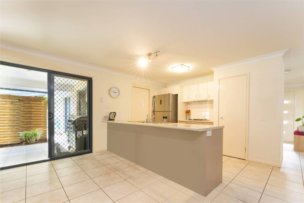 8 Sapphire Court, Beerwah QLD 4519 - photo 4