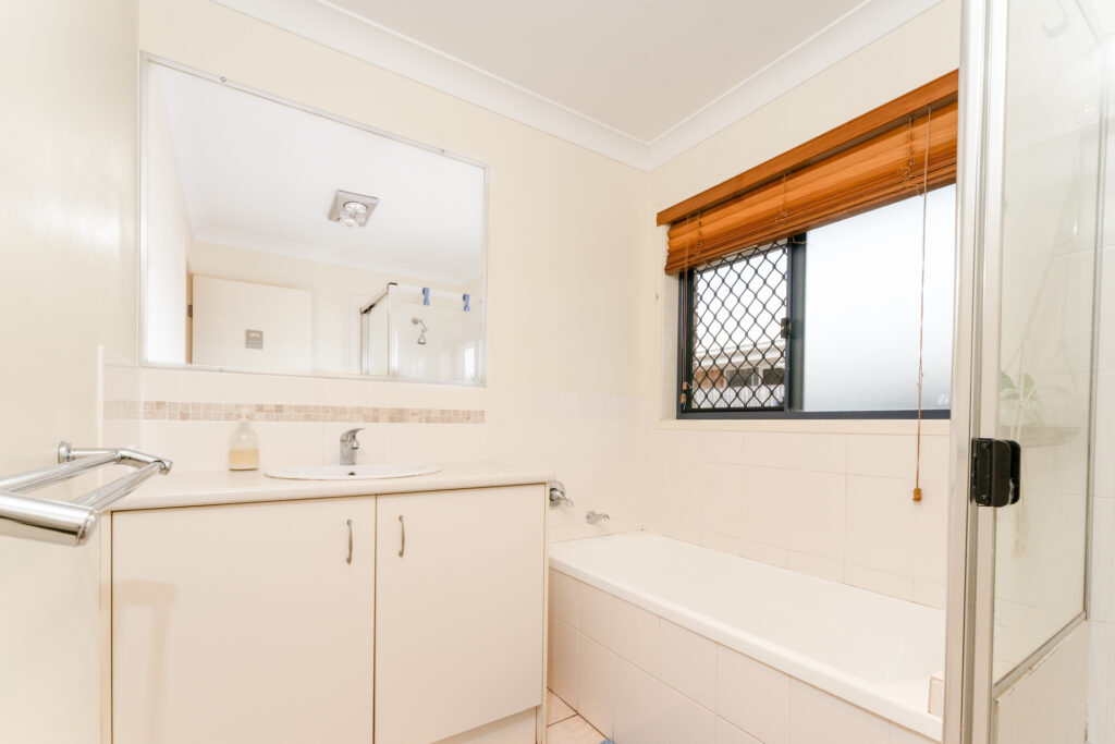 8 Sapphire Court, Beerwah QLD 4519 - photo 5