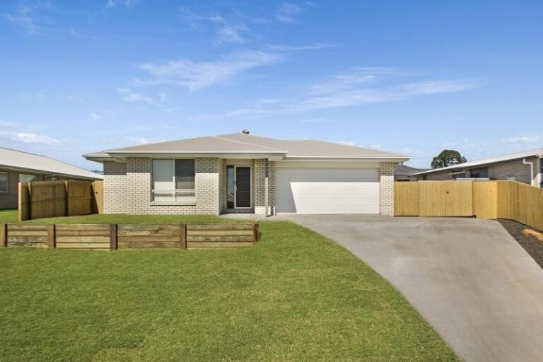 8 Featherwood Crescent, Beerwah