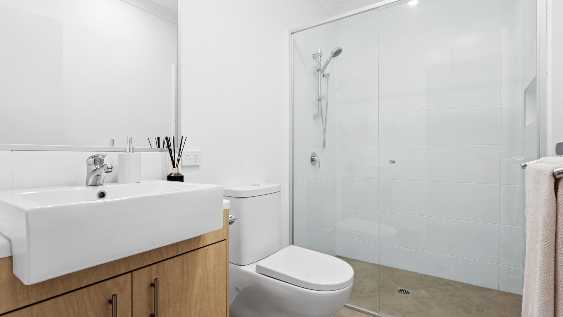 Sold - 16 Ellis Way - New Property in Meridan Plains - Real Estate by Nicki Colam