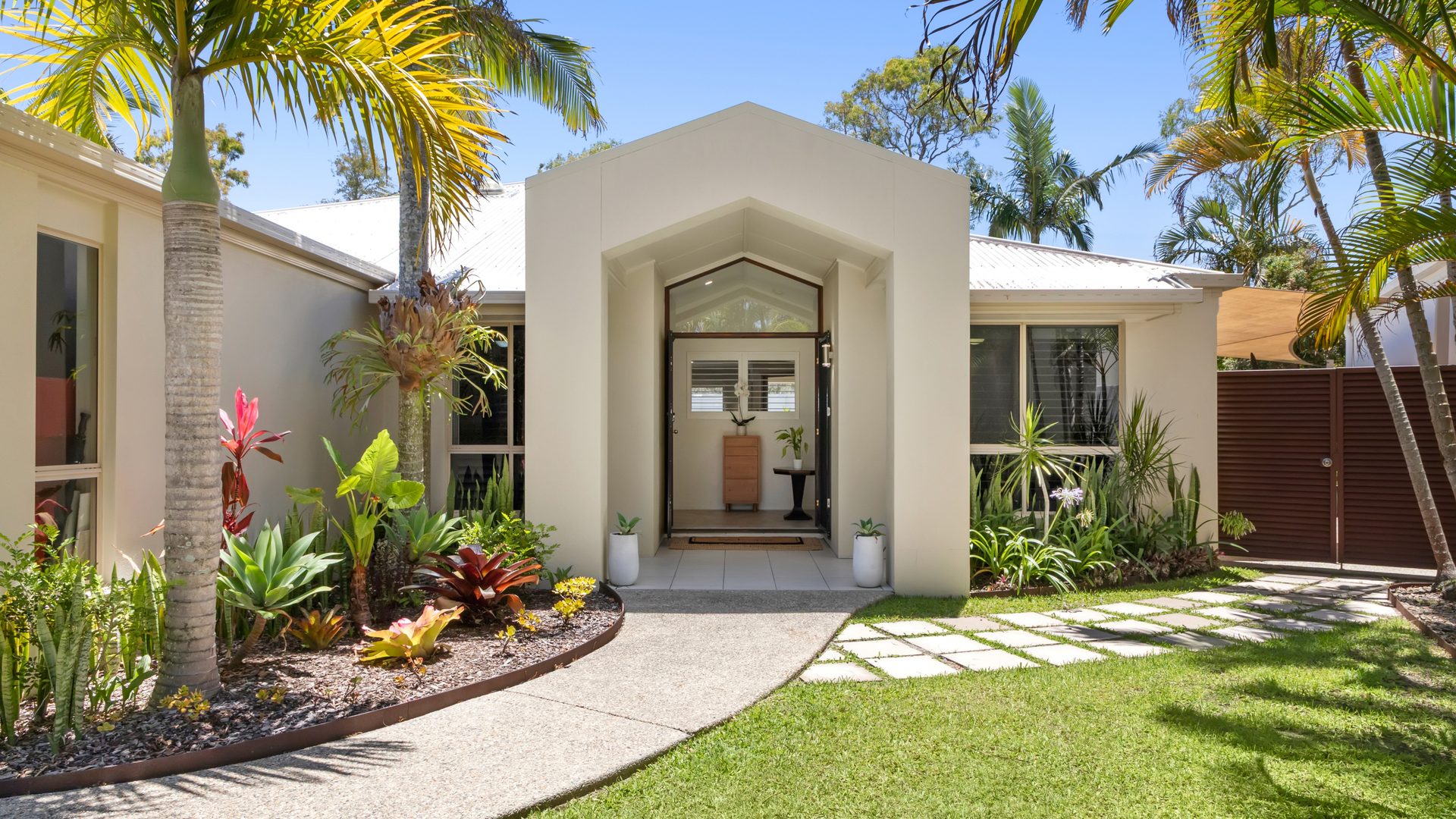Sold - 6 Tortola Place - New Property in Kawana Island - Real Estate by David Hedley-Ward