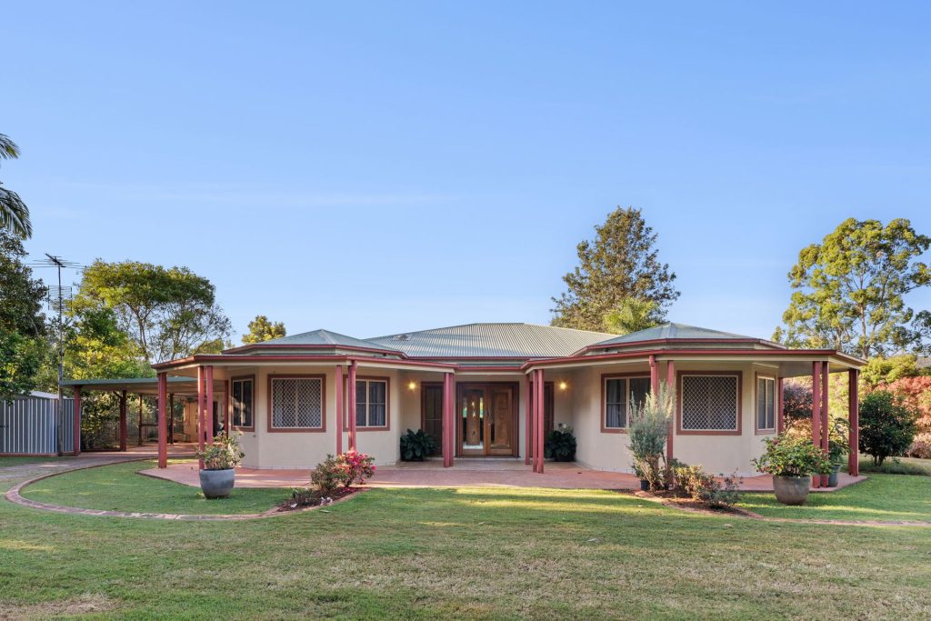 11 Larapinta Drive, Beerwah